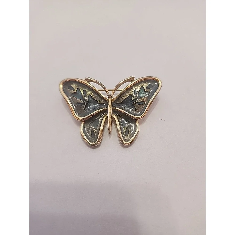 Anne Klein has Markers Mark Green‎ Butterfly